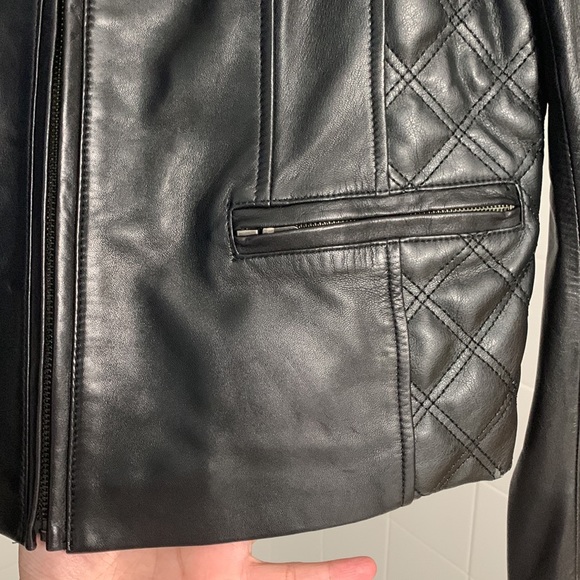 Banana Republic women’s leather jacket in Medium - Picture 4 of 17